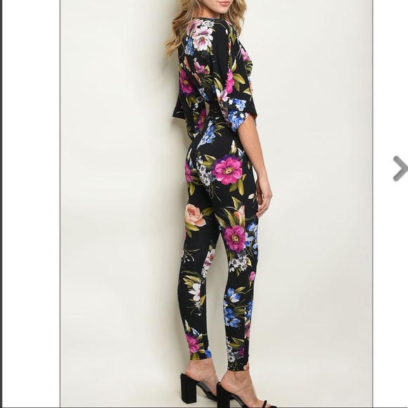 Black blue & purple floral crop top and pants set - Picture 6 of 8